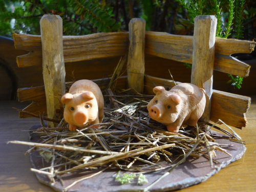 Misthaufen mit 2 Schweinchen f. 12cm Figuren passend